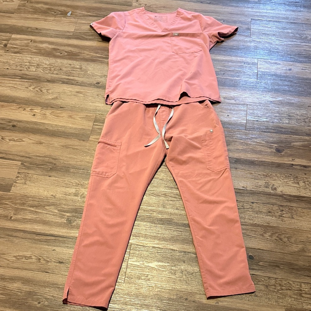 Figs Women's Mauve Scrub Set